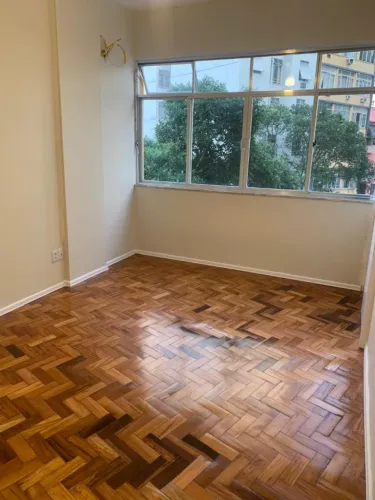 Lindo Quarto e Sala Reformado no Centro do Rio Antigo!