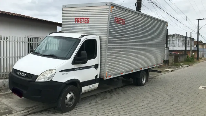 Iveco Daily 70C17 Baú 6 Metros. 