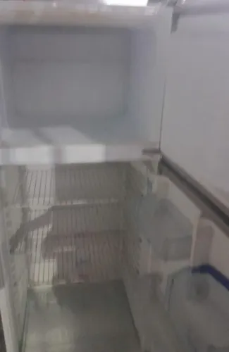 Uma. Geladeira continental 350 litro