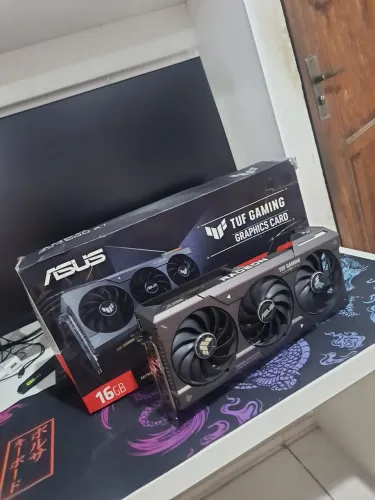 Placa de video AMD Radeon RX 7600XT Asus Tuf Gaming OC 16GB com certificação militar