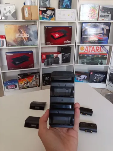 Vendo Estação de carregamento de controle Xbox One Semi nova