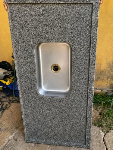 Bancadas em mármore e Vaso Sanitário