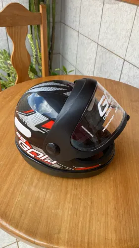 Capacete zerado 90 reais 