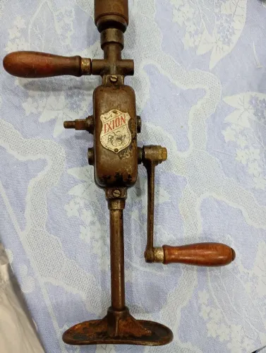 Furadeira antiga manoal