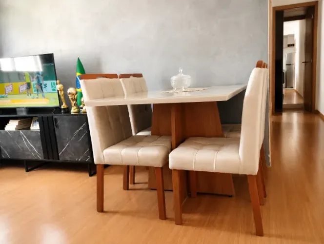 Mesa de Jantar 120x90 cm + 4 Cadeiras Estofadas | Excelente Estado