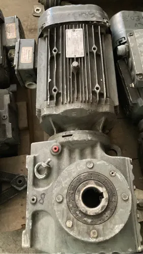Moto Redutor Sew 4 kW (5 Cv) * 1x13,73  SA67 DRE132S