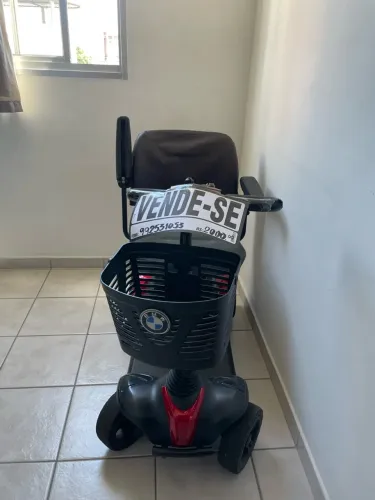 SCOOTER ELÉTRICA ARTICULÁVEL E DOBRÁVEL , para pessoas com baixa mobilidade.