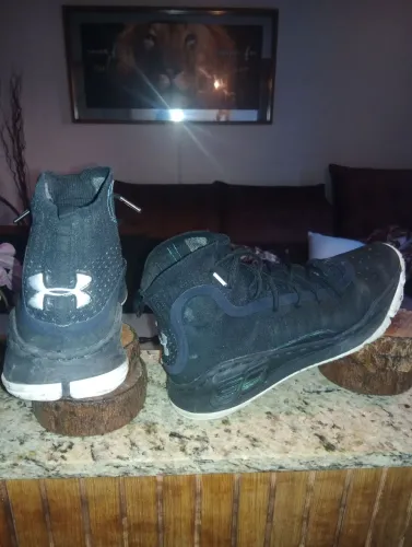 Tênis Under Armour Curry 4 top demais solado novo e confortável