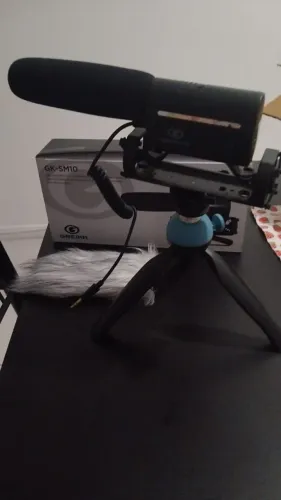 Microfone para podcast com tripé 