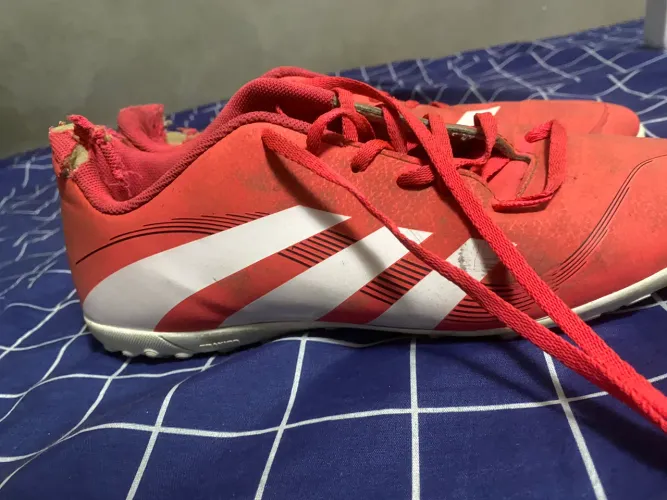 Chuteira adidas Tamanho 41