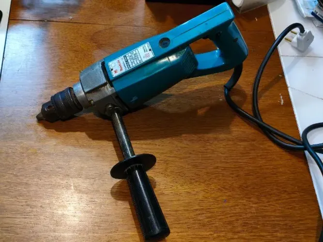 Furadeira Industrial Makita 6300L 110V 550RPM furar aço madeira chassi de caminhão