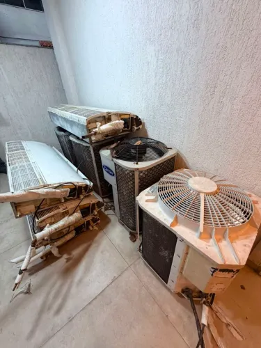 Lote de Ar Condicionados de 60 mil BTUs contendo 6 unidades Electrolux e Carrier com gás !