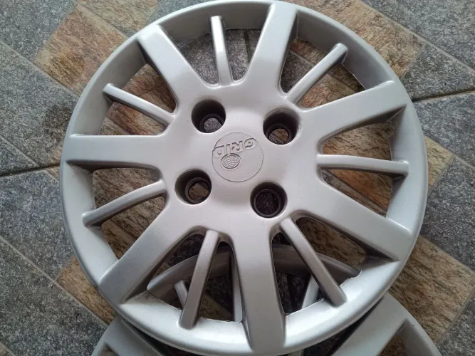 Calotas semi-novas, Grid aro r13 pouco uso compre e saia de carro novo!
