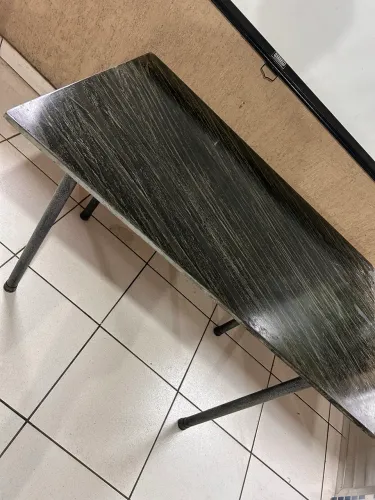Mesa de jantar com tampo de granito