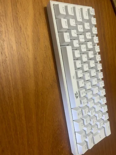 Teclado mecânico Redragon Fizz RGB