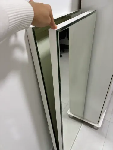 Espelho com moldura de MDF