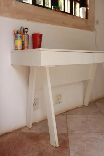 Mesa Escrivaninha Branca 2 gavetas