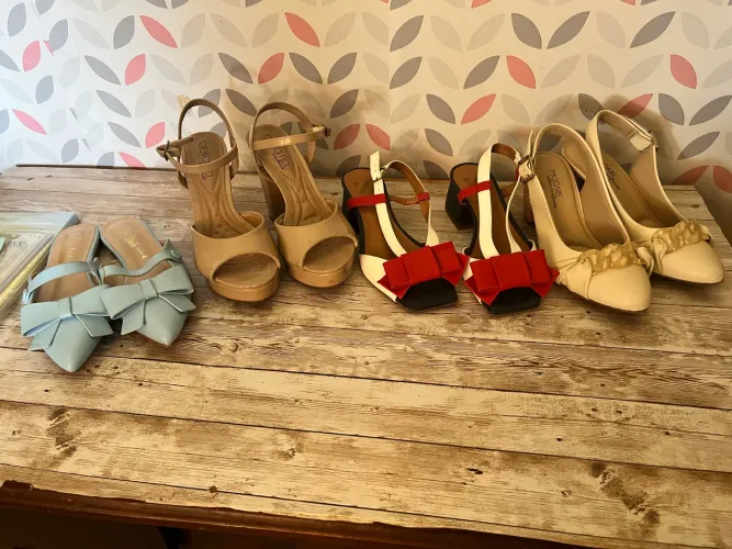 Lote de sapatos tamanho 34.