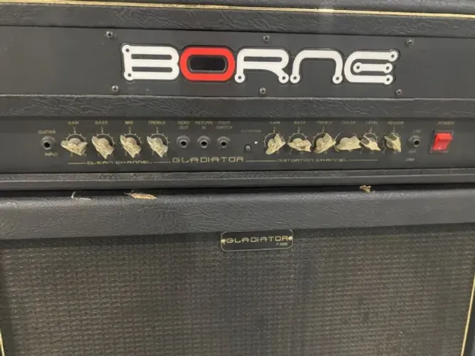 Cabeçote Borne P/ Guitarra Gladiator2500 + Caixa P2500 Preto 127/220v