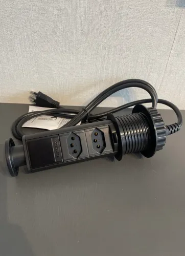 Tomada embutida torre  mini totem para móveis 110 V