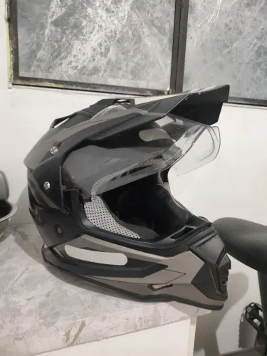 400 REAIS CAPACETE HELT. ÓCULOS AINDA COM PELÍCULA