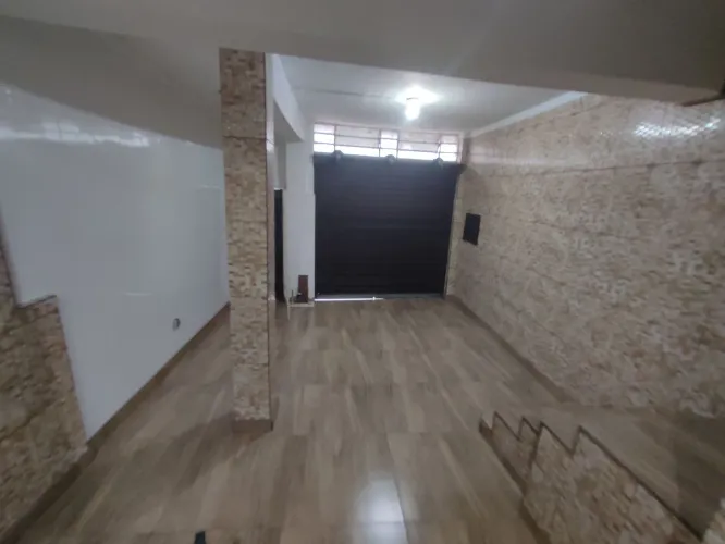 Aluga ponto comercial na Av. Mota Lima, a 10 metros da Av. Antônio Emerick. Ótimo local.