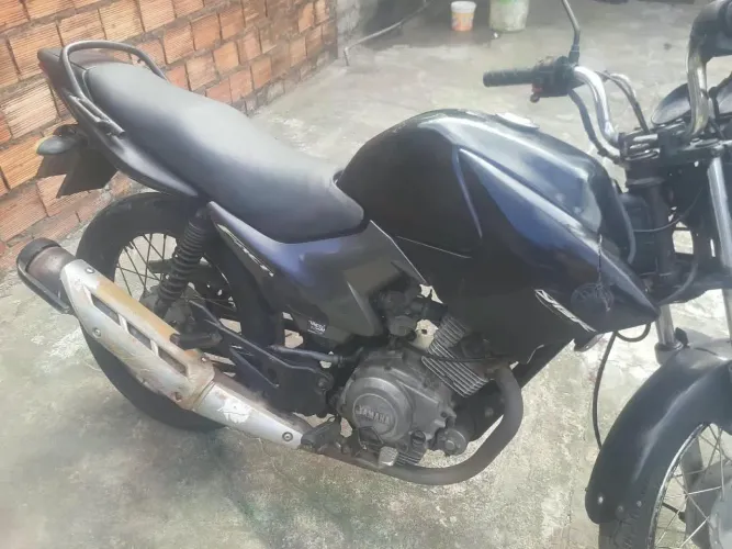 Vendo esa moto boa ta so no pontos de transferi toda ok ,estou vendendo pra pagar dívidas,