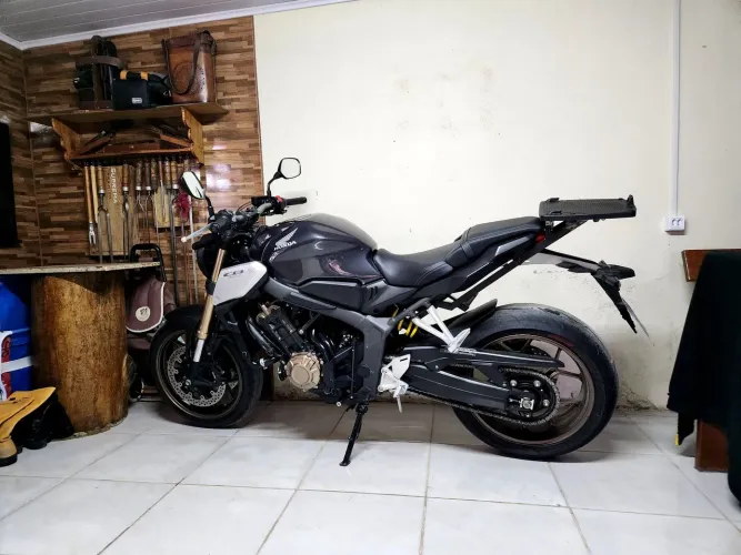 CB 650 R 2022 Impecável