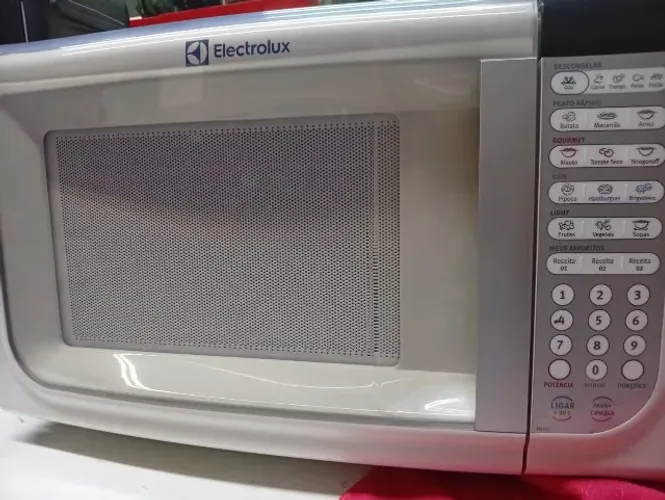 microondas electrolux 31l DEFEITO ELE  LIGA MAIS NÃO ESQUENTA