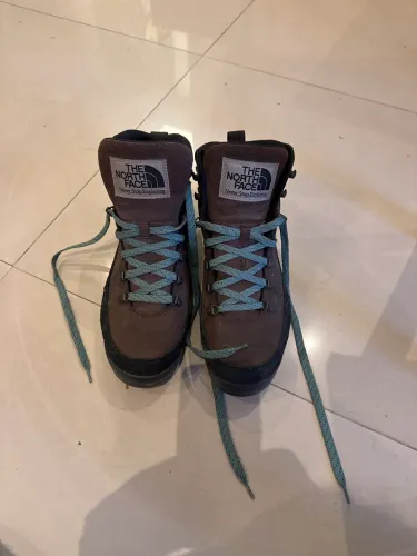 Bota the north face( Never stop exploring )