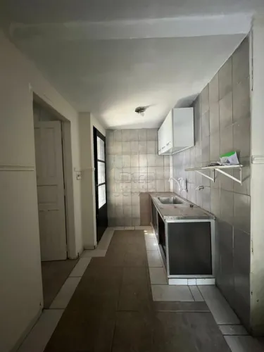 Casa de uso misto com 2 quartos e 2 salões comerciais - Vila Tamandaré
