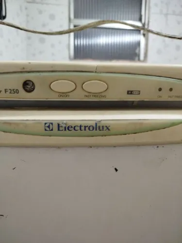 Freezer vertical Electrolux 390 litros - 700,00