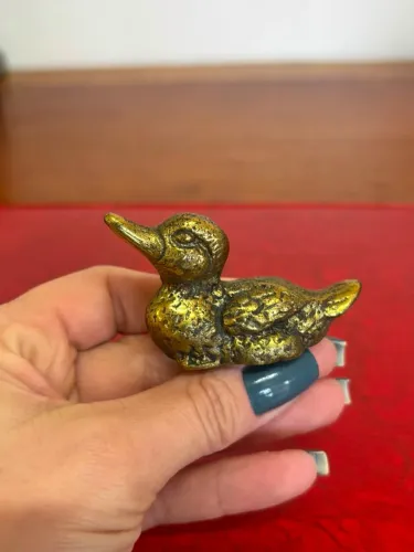 Antigo e lindo patinho, em bronze - 5,5cm de comprimento