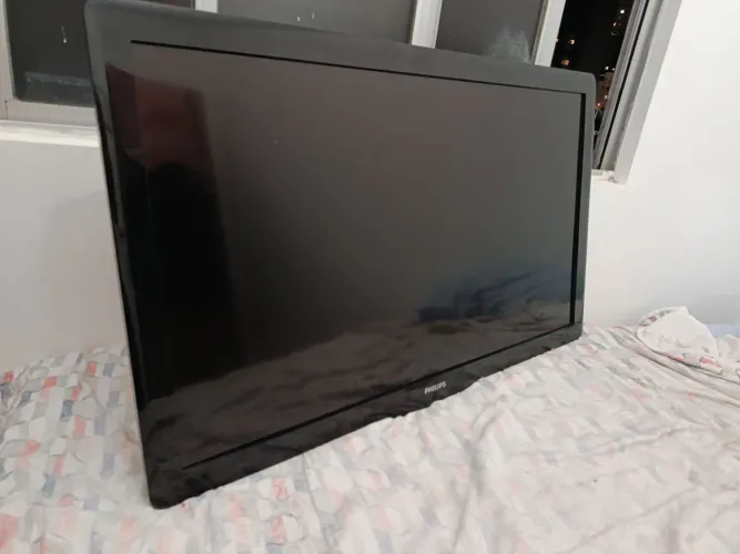 Televisão PHILIPS 42" com cabo de força e HDMI a parte