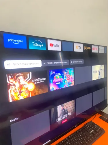 Oportunidade tv 50 polegadas 4k muito nova  por R$1.650,00