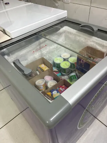 Vendo freezer fricom 211 litros