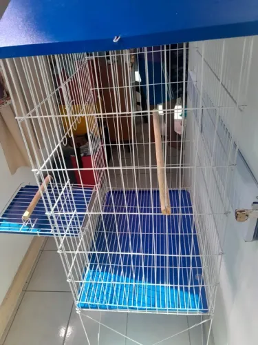gaiola de passarinho novinhaa, medidas 1,45,5cm alt.- 68 cm largura- 45,5cm profundidade