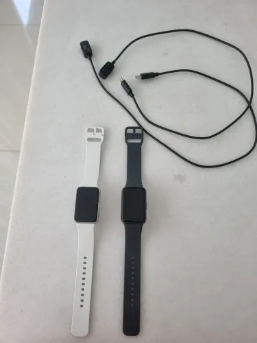 Smartband Samsung Galaxy Fit 3 branca, a preta que aparece na foto já fora vendida