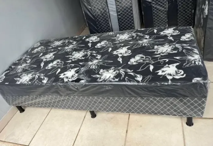 Camas de solteiro conjugada novas