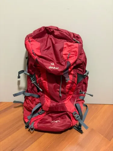 Mochila Cargueira Deuter Futura Vario 45+10 SL Vermelha