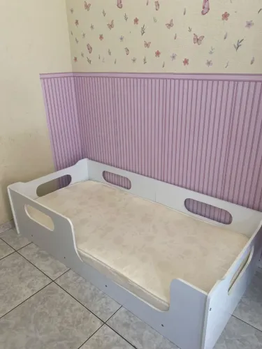 Cama para criança com coxão em perfeito estado