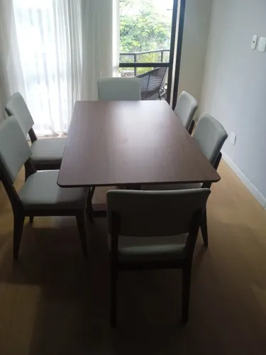 Mesa de jantar com 6 cadeiras