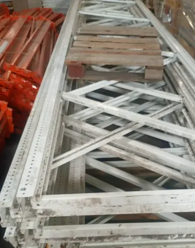 Porta palete - lote fechado com 82 Montantes de 10 metros e 810 longarinas com 2,30m.