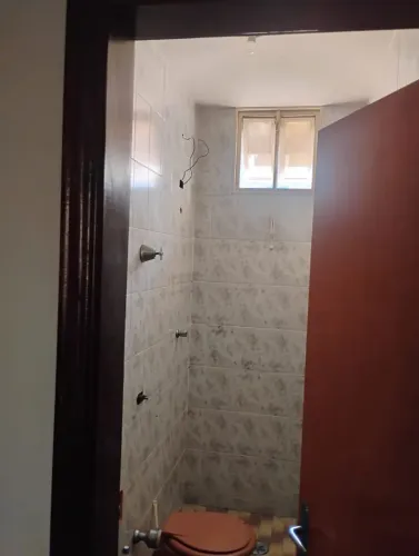 ALUGO QUARTO COM SUITE