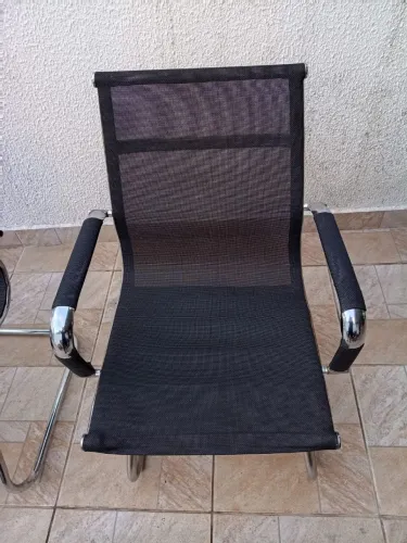Vendo duas cadeiras de escritório.