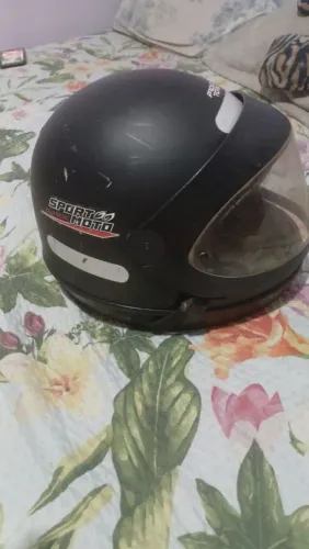 Vendo capacete , usado tamanho 58