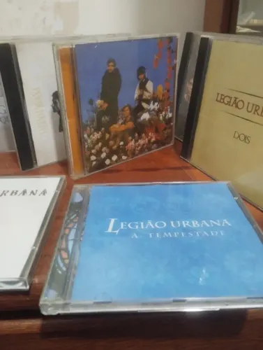 cds do legião urbana , lote com 7 cds variados ,todos com encarte