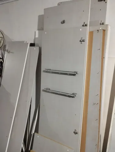 DOA-SE Guarda Roupas de 6 portas, em MDF(desmomtado  apenas 1 vez) por motivo de mudança 