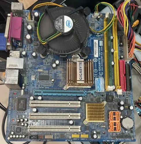 Placa Mãe Desktop Gigabyte Ga-945gzm-s2 Ddr2 + Proc + Mem