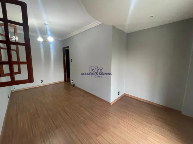 ALUGA-SE CASA GRANDE NO JARDIM SÃO JOSÉ.